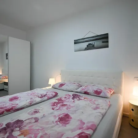 Stube Old Town With Balcony 아파트 로비니