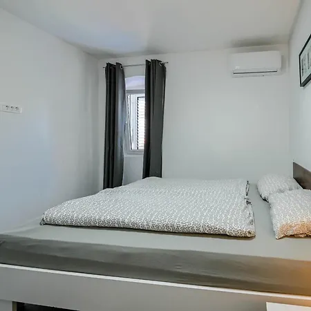 아파트 Stube Old Town With Balcony *