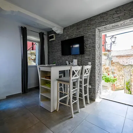 아파트 Stube Old Town With Balcony